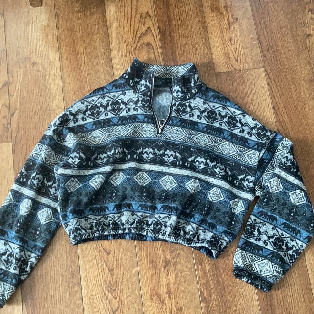 Zaful cropped sweatshirt, soft and comfy!